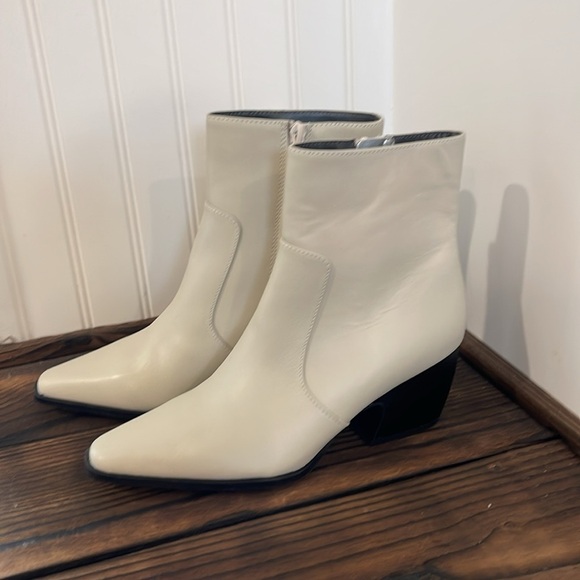 NWT Franco Sarto Cream Ankle Booties  Pointed Toe - Picture 3 of 7